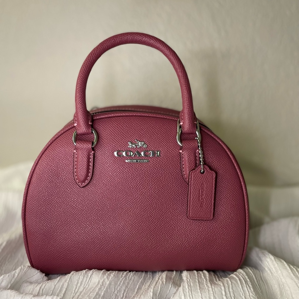 Coach Sydney Crossbody 🤍